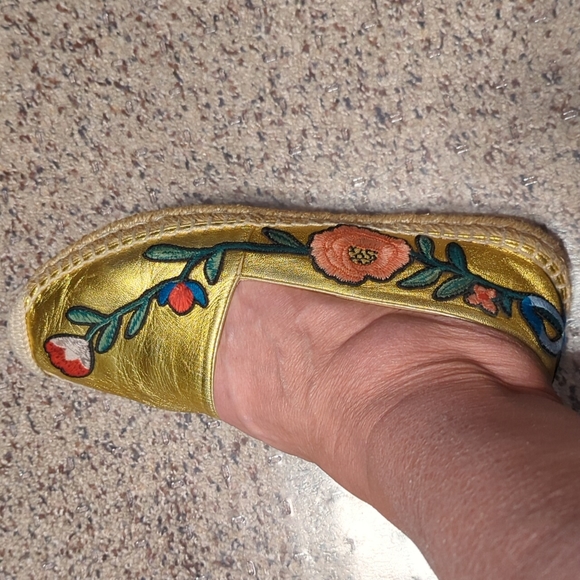 Gucci Pilar Leather Floral Embroidered Espadrilles - Picture 3 of 7